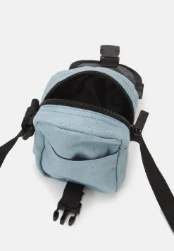 Blitzangebot 😀 Karl Kani SIGNATURE MINI MESSENGER BAG - Umhängetasche - Light Blue, Herren 🔔 -Karl Kani Verkäufe 93db9127bbfb47d890050932a05739b7