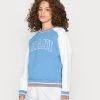 Großhandel 👍 Karl Kani SERIF BLOCK COLLEGE CREW - Sweatshirt - Blue, Damen ✔️ -Karl Kani Verkäufe 9423b72f5efa40f48df4e85b4cf89289