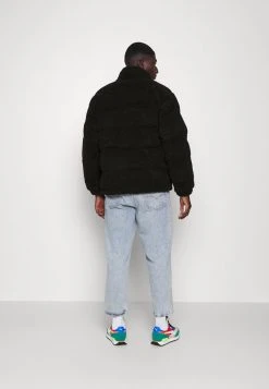 Top 10 ✔️ Karl Kani RETRO PUFFER JACKET UNISEX - Winterjacke - Black 🌟 -Karl Kani Verkäufe 94db95967c5c4143b54bece9a68e8042