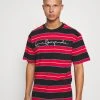 Am billigsten 🥰 Karl Kani ORIGINALS STRIPE TEE UNISEX - T-Shirt Print - Red/black/green ❤️