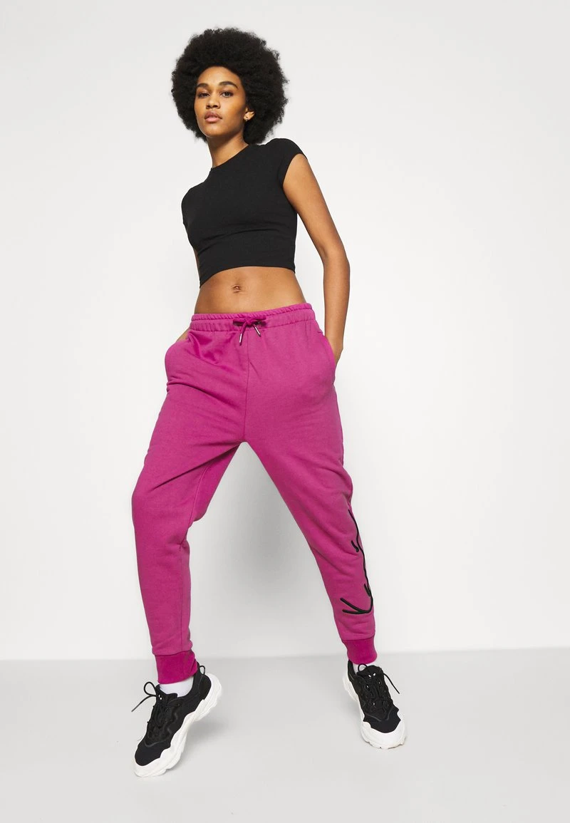 Budget ✨ Karl Kani SIGNATURE - Jogginghose - Darkpink, Damen 🌟 4 Budget ✨ Karl Kani SIGNATURE - Jogginghose - Darkpink, Damen 🌟 – Bild 4