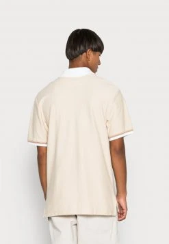 Brandneu 🛒 Karl Kani CHEST SIGNATURE STRIPE TEE UNISEX - Poloshirt - Cream ⌛ 7 Brandneu 🛒 Karl Kani CHEST SIGNATURE STRIPE TEE UNISEX - Poloshirt - Cream ⌛ -Karl Kani Verkäufe a2fc5ae6017c4932adbef3d2f7bf0cca