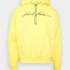 Billig 👍 Karl Kani UNISEX AUTOGRAPH HOODIE - Kapuzenpullover - Yellow ✨ -Karl Kani Verkäufe a393797e8eae4828b34dc6d9cf1995d1