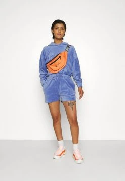 Angebote 🌟 Karl Kani SIGNATURE - Shorts - Blue, Damen 🎁 -Karl Kani Verkäufe a3b38e18df334f4cacd1d0d5c2d15f4c