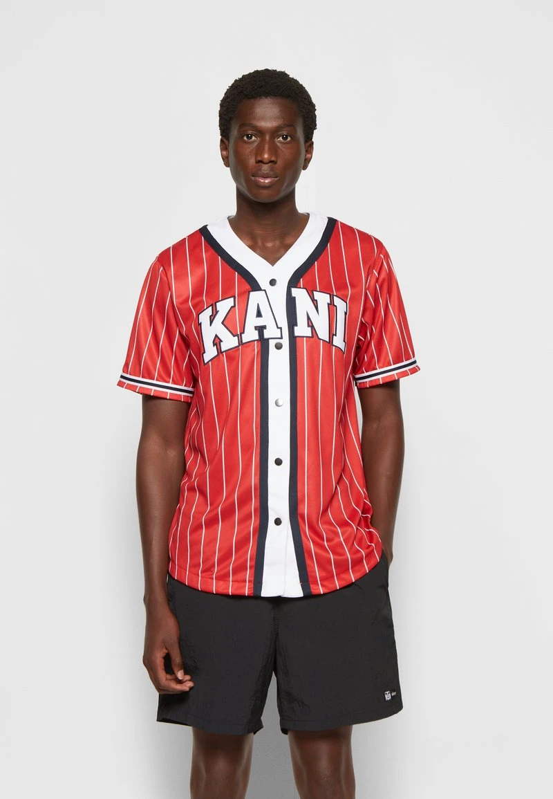 Rabatt 🧨 Karl Kani SERIF ⚾ BASEBALL SHIRT - Hemd - Red, Herren ⭐ 3 Rabatt 🧨 Karl Kani SERIF ⚾ BASEBALL SHIRT - Hemd - Red, Herren ⭐ – Bild 3