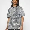Coupon 🎉 Karl Kani SMALL SIGNATURE SNAKE OVERSIZE TEE - T-Shirt Print - White, Damen ✨ 11 Coupon 🎉 Karl Kani SMALL SIGNATURE SNAKE OVERSIZE TEE - T-Shirt Print - White, Damen ✨ -Karl Kani Verkäufe a9ff604d51554b44ad3919812f97000f