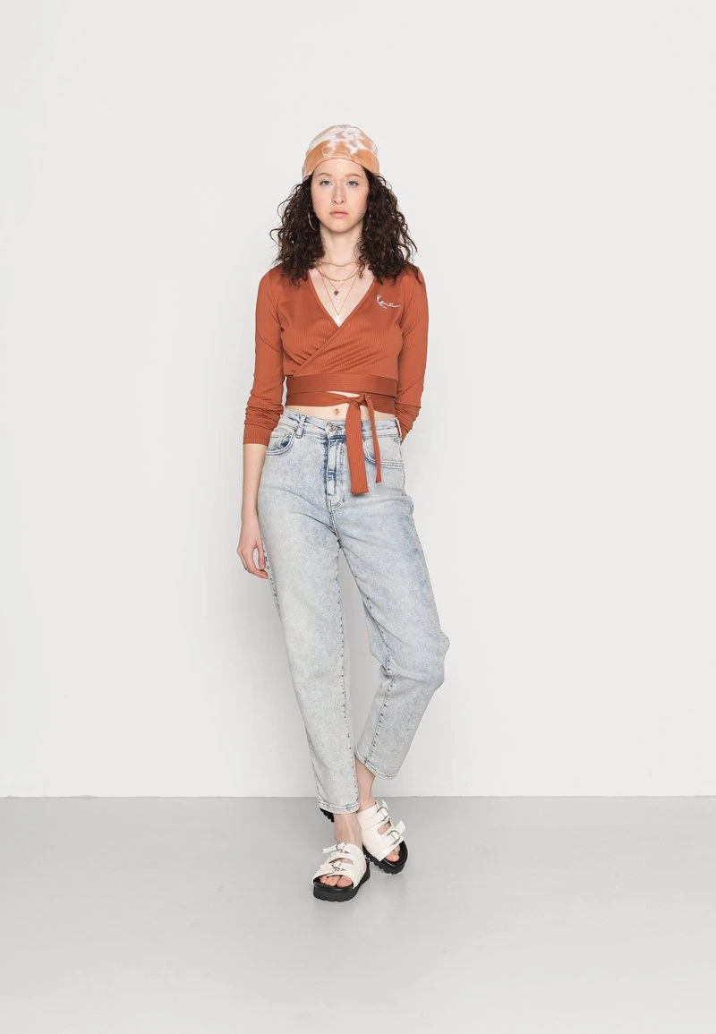 Am billigsten ❤️ Karl Kani SMALL SIGNATURE SHORT RUST - Langarmshirt - Rust, Damen ❤️ 2 Am billigsten ❤️ Karl Kani SMALL SIGNATURE SHORT RUST - Langarmshirt - Rust, Damen ❤️ – Bild 2