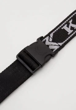 Brandneu ⌛ Karl Kani COLLEGE CLICK BELT - Gürtel - Black, Unisex 🤩 -Karl Kani Verkäufe b521b42060e54b7db8dc4e1ce8badb4c