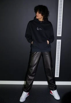 Aktion ❤️ Karl Kani SMALL SIGNATURE ESSENTIAL LOOSE FIT HOODIE BLACK - Sweatshirt - Black, Damen 👏