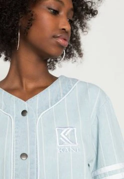 Top 10 🤩 Karl Kani ⚾ BASEBALL SHIRT - Hemdbluse - Blue, Damen ✔️ -Karl Kani Verkäufe c02764b6552b4f6190feaf3571ab733f