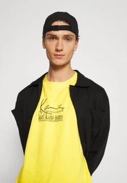 Coupon 🎁 Karl Kani SIGNATURE TEE UNISEX - T-Shirt Print - Yellow ❤️ -Karl Kani Verkäufe c25cc5cd60914d10987ffa66ca360616
