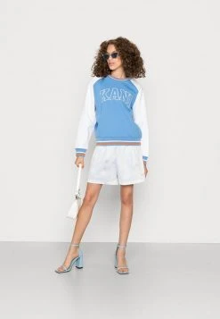 Großhandel 👍 Karl Kani SERIF BLOCK COLLEGE CREW - Sweatshirt - Blue, Damen ✔️ 6 Großhandel 👍 Karl Kani SERIF BLOCK COLLEGE CREW - Sweatshirt - Blue, Damen ✔️ -Karl Kani Verkäufe c42cb62bb5b84dd8bc5beb8ef34e09c7
