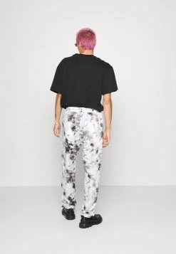 Besorgen 🔔 Karl Kani SIGNATURE PIXELPRINT PANTS UNISEX - Cargohose - Grey 🌟 -Karl Kani Verkäufe c528f1ff1fbd4cdfa525850ea18f4fae