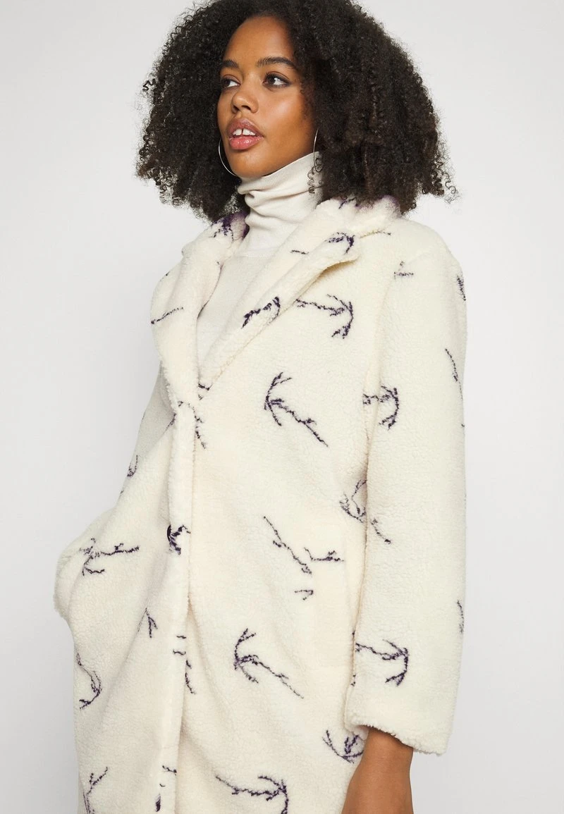 Großhandel 😍 Karl Kani SIGNATURE LOGO TEDDY - Wintermantel - Cream, Damen 🥰 4 Großhandel 😍 Karl Kani SIGNATURE LOGO TEDDY - Wintermantel - Cream, Damen 🥰 – Bild 4