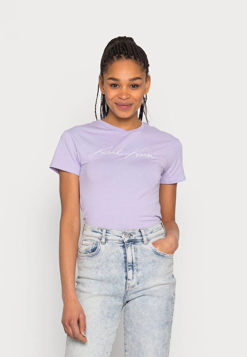 Top 10 ⌛ Karl Kani AUTOGRAPH TIGHT TEE - T-Shirt Print - Purple, Damen ⌛ 1 Top 10 ⌛ Karl Kani AUTOGRAPH TIGHT TEE - T-Shirt Print - Purple, Damen ⌛