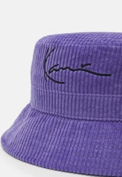 Bestpreis 🥰 Karl Kani SIGNATURE BUCKET HAT UNISEX - Hut - Lilac 😀 -Karl Kani Verkäufe cad9f710453a409fa651ac49f3f803e2