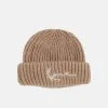 Blitzangebot ❤️ Karl Kani SIGNATURE FISHERMAN BEANIE UNISEX - Mütze - Taupe ❤️ -Karl Kani Verkäufe cc2bfa81e87442fabdb44dd25e0d6088