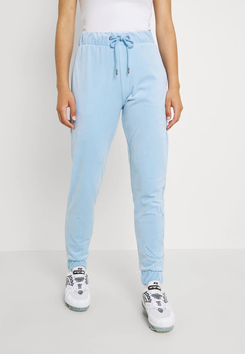 Großhandel 👏 Karl Kani SIGNATURE VELVET PANTS - Jogginghose - Light Blue, Damen 😉 1 Großhandel 👏 Karl Kani SIGNATURE VELVET PANTS - Jogginghose - Light Blue, Damen 😉