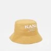 Angebote 🎉 Karl Kani SIGNATURE BUCKET HAT UNISEX - Hut - Sand 🧨 -Karl Kani Verkäufe d3d8bd6fc5a745ada2087baaee657a56