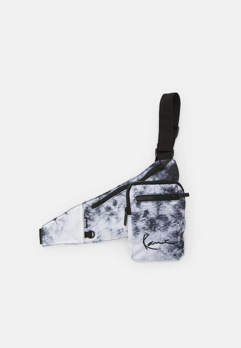 Rabatt ⌛ Karl Kani SIGNATURE TIE DYE BODY BAG UNISEX - Umhängetasche - Black ⭐ 1 Rabatt ⌛ Karl Kani SIGNATURE TIE DYE BODY BAG UNISEX - Umhängetasche - Black ⭐