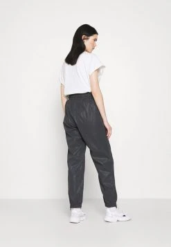 Blitzangebot 🎁 Karl Kani RETRO REFLECTIVE TRACKPANTS - Jogginghose - Black, Damen 😍 -Karl Kani Verkäufe d5bd3c3485164d1dafa6c0fad4d85b2d