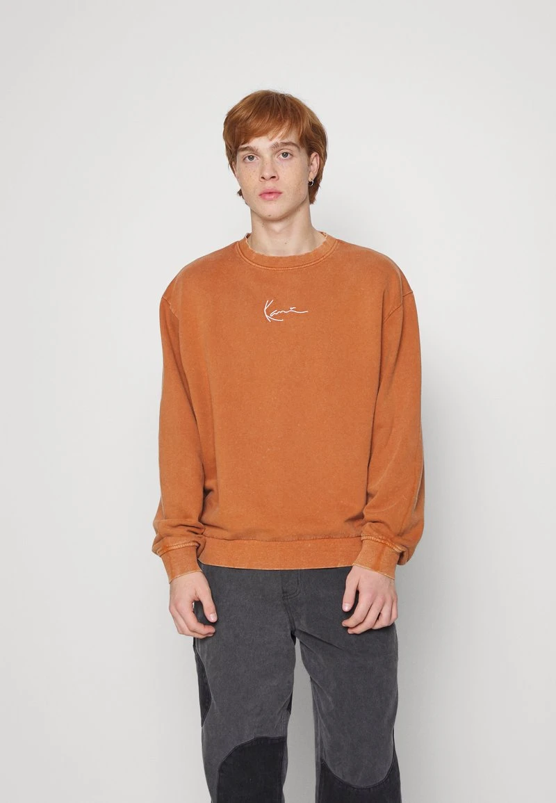 Großhandel 😉 Karl Kani SMALL SIGNATURE CREW UNSIEX - Sweatjacke - Ocher, Unisex ✔️ 1 Großhandel 😉 Karl Kani SMALL SIGNATURE CREW UNSIEX - Sweatjacke - Ocher, Unisex ✔️