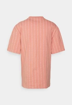Neu 🛒 Karl Kani SIGNATURE LOGO PINSTRIPE TEE UNISEX - T-Shirt Print - Rose ✔️ -Karl Kani Verkäufe dc3b1d2929e945d7aaa76c1234b9d164