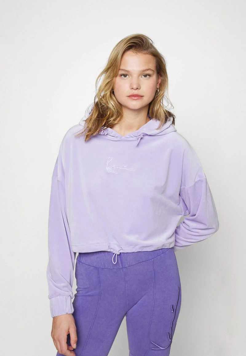 Billig ⌛ Karl Kani SMALL SIGNATURE CROP HOODIE - Kapuzenpullover - Lila, Damen ❤️ 1 Billig ⌛ Karl Kani SMALL SIGNATURE CROP HOODIE - Kapuzenpullover - Lila, Damen ❤️