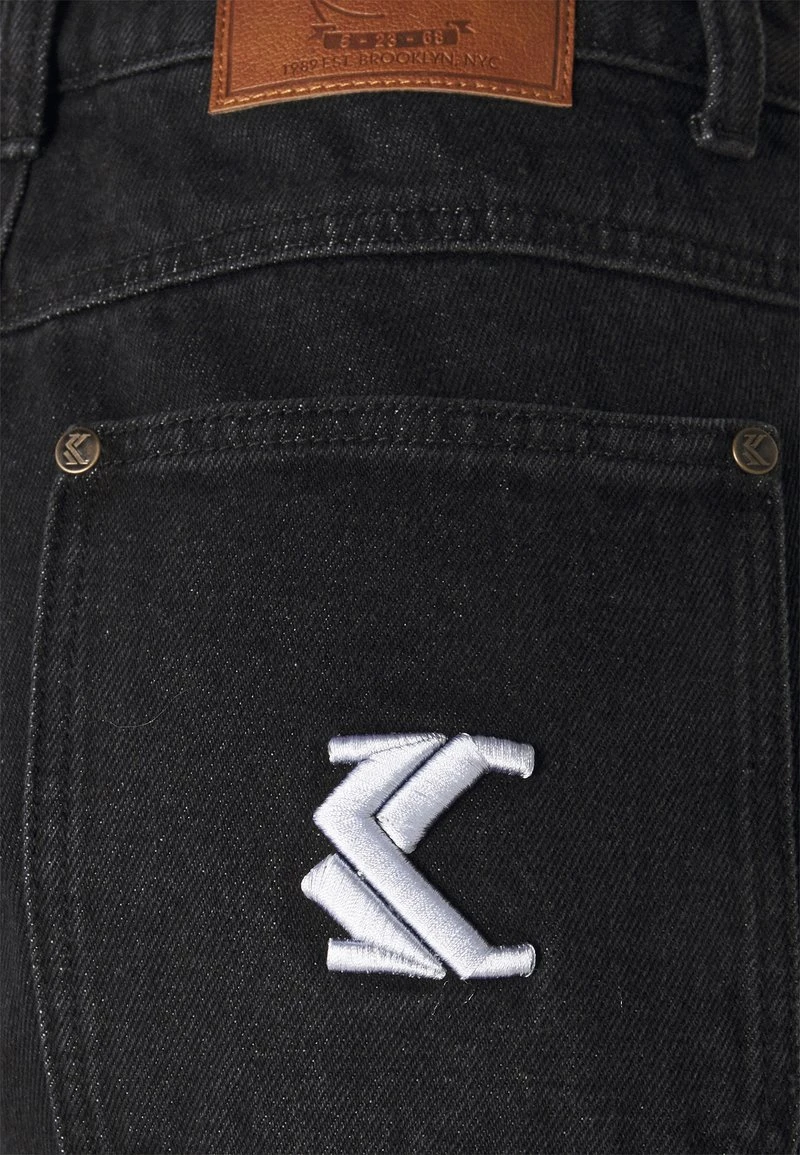 Angebote ✨ Karl Kani WASHED - Jeans Shorts - Black, Damen ✨ 6 Angebote ✨ Karl Kani WASHED - Jeans Shorts - Black, Damen ✨ – Bild 6