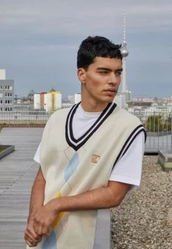 Bestes Angebot 😀 Karl Kani VEST UNISEX - Strickpullover - Cream 🌟 11 Bestes Angebot 😀 Karl Kani VEST UNISEX - Strickpullover - Cream 🌟 -Karl Kani Verkäufe e55289da20414426b284428e0131bdc8