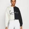 Billig ⭐ Karl Kani SIGNATURE CROPPED BLOCK CREW - Sweatshirt - Off White, Damen 🎁 17 Billig ⭐ Karl Kani SIGNATURE CROPPED BLOCK CREW - Sweatshirt - Off White, Damen 🎁 -Karl Kani Verkäufe edf446161663450a9f089b181d33f215