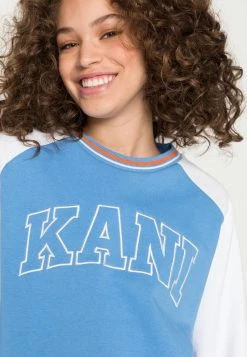 Großhandel 👍 Karl Kani SERIF BLOCK COLLEGE CREW - Sweatshirt - Blue, Damen ✔️ 9 Großhandel 👍 Karl Kani SERIF BLOCK COLLEGE CREW - Sweatshirt - Blue, Damen ✔️ -Karl Kani Verkäufe f26a511a8211495ba056be2bee6ee9a5