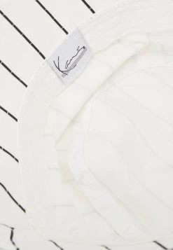 Neu 🥰 Karl Kani SIGNATURE PINSTRIPE BUCKET HAT UNISEX - Hut - White ⭐ -Karl Kani Verkäufe f4553a531e1f4306acb3fffe949c5adb