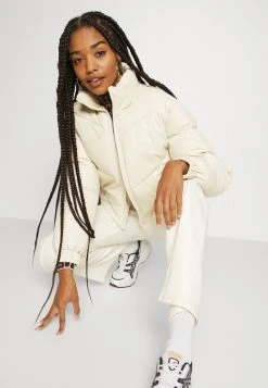 Billig 😀 Karl Kani CHEST SIGNATURE PUFFER JACKET - Winterjacke - Light Sand, Damen ❤️ -Karl Kani Verkäufe fbb0797a04054a6c87480d091a10e3cd